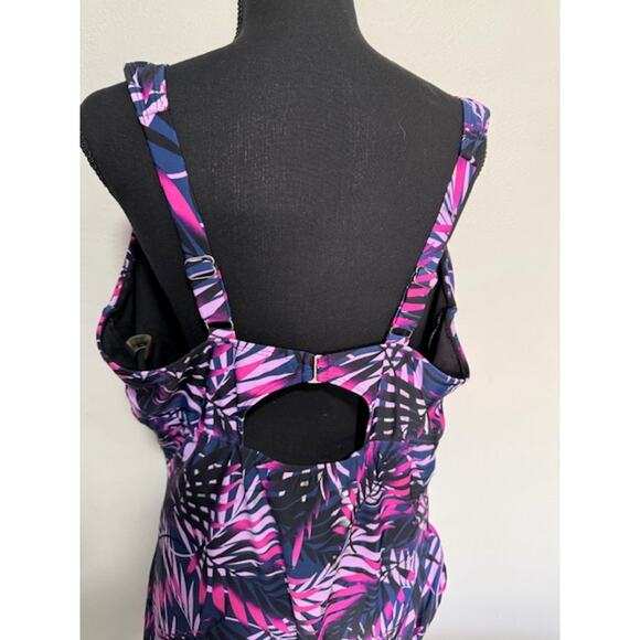 Heat Women's One-Piece Swimsuit lined with Removable bra pads adjustable straps - Picture 3 of 4